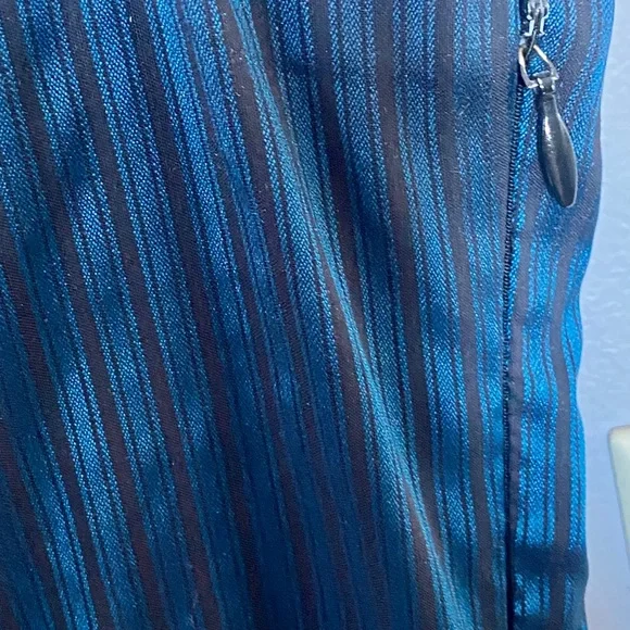 Express Black and Blue Striped Capped Sleeve, Pin-tucked Front Blouse size Large - Picture 5 of 8